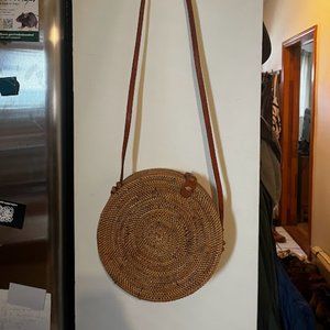 Basket weave circle cross-body purse